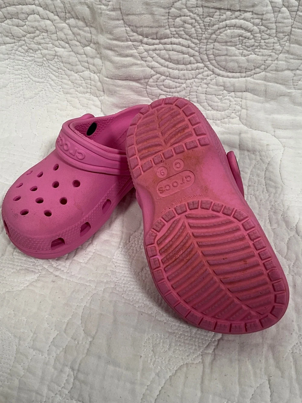 CROCS Kids Classic Clog in Bright Pink